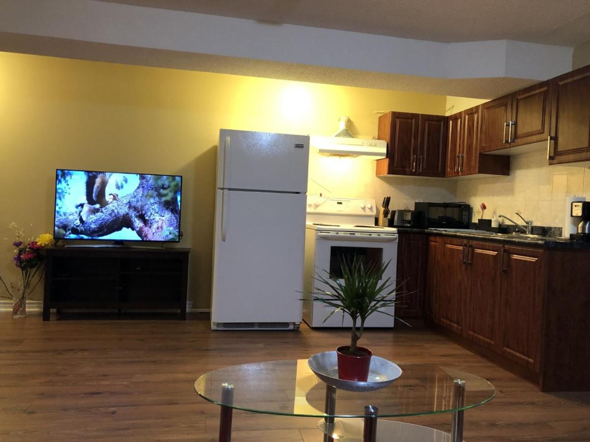 Spacious 2 Bedroom Guest Suite Τορόντο Εξωτερικό φωτογραφία